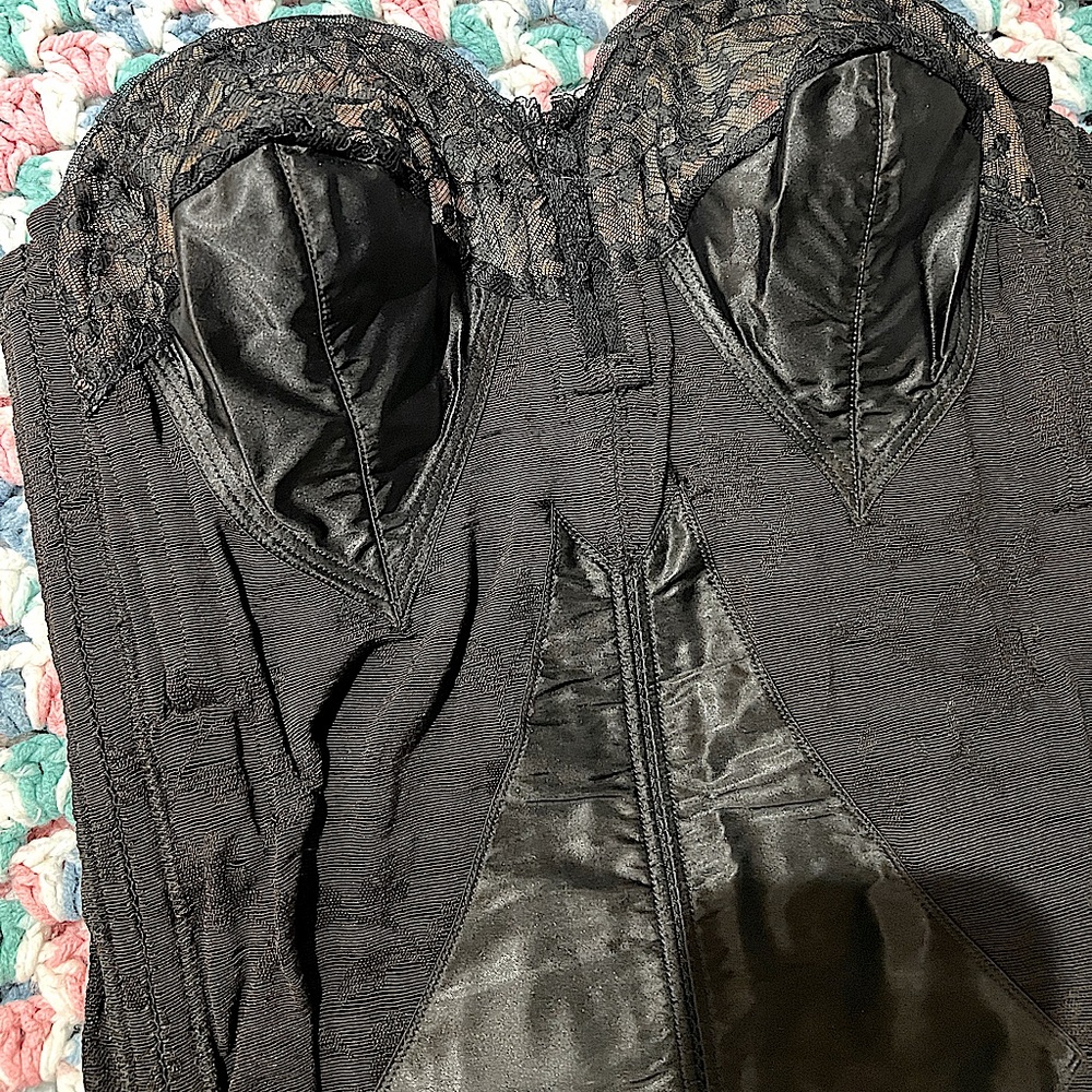 Vintage Black Bustier Corset. Top Underwire. Form fitting stretch design.